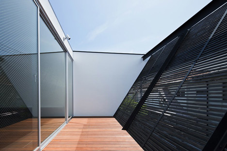 Lift by Apollo Architects ＆ Associates