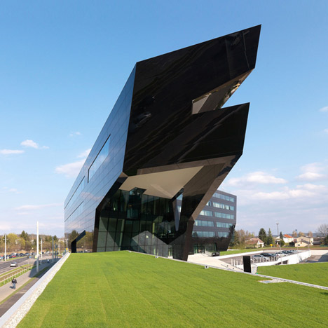 MP09 Black Panther by GS Architects