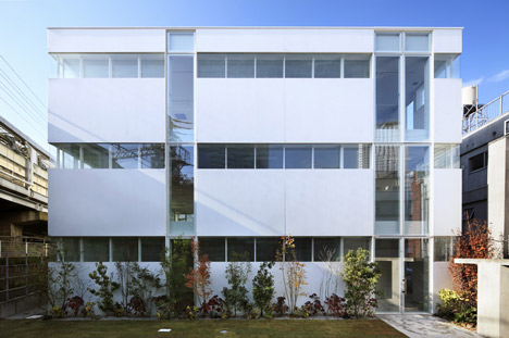 Office building by Takeshi Hosaka Architects