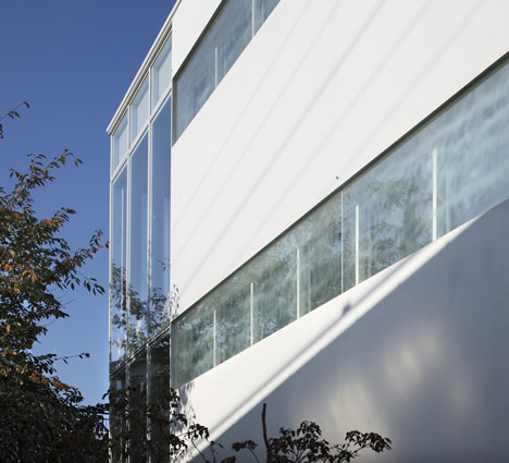 Office building by Takeshi Hosaka Architects