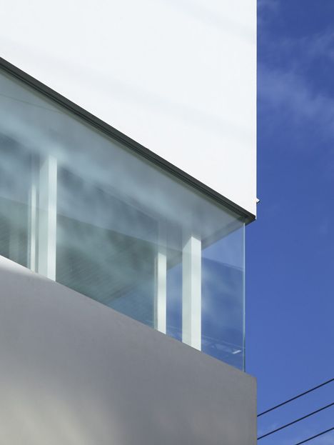 Office building by Takeshi Hosaka Architects