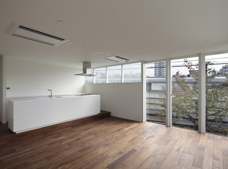 Office building by Takeshi Hosaka Architects