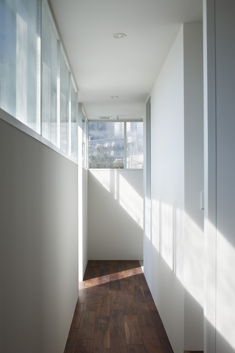 Office building by Takeshi Hosaka Architects