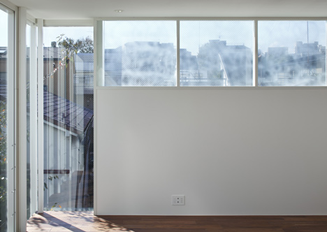 Office building by Takeshi Hosaka Architects