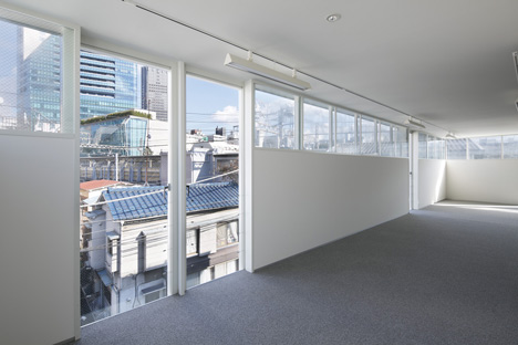Office building by Takeshi Hosaka Architects