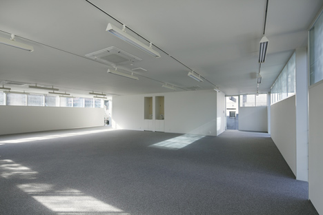 Office building by Takeshi Hosaka Architects