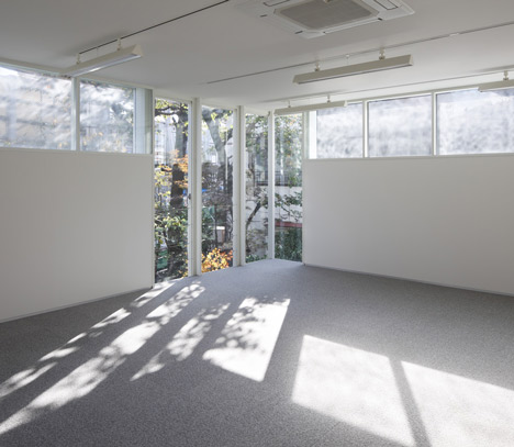 Office building by Takeshi Hosaka Architects