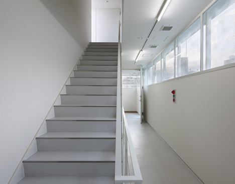 Office building by Takeshi Hosaka Architects