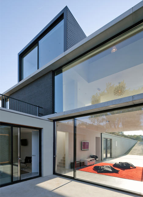 Villa Geldrop by Hofman Dujardin Architects