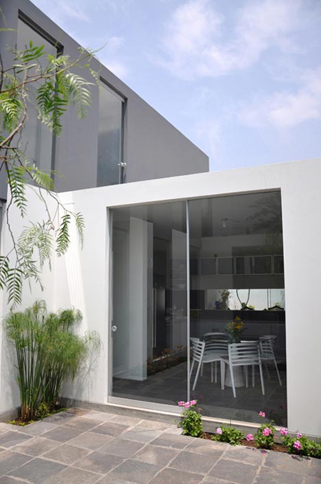 KH DH House by Vladimir Kalinowski KH DH House by Vladimir Kalinowski