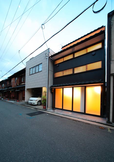 New Kyoto Town House by ALPHAville