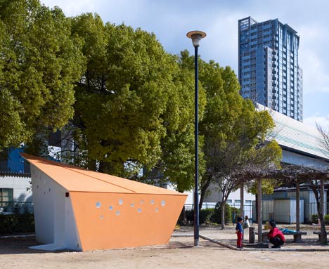 Hiroshima Park Restrooms by Future Studios Hiroshima Park Restrooms by Future Studios