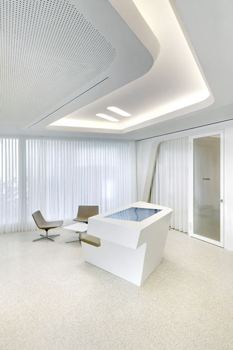 Open Lounge by NAU