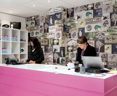 Air New Zealand Clothes Hangar by Gascoigne Associates Air New Zealand Clothes Hangar by Gascoigne Associates