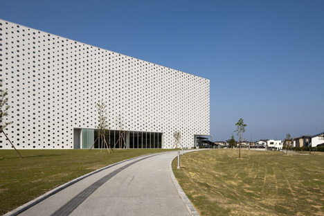 Kanazawa Umimirai Library by Coelacanth K&H Architects Kanazawa Umimirai Library by Coelacanth K&H Architects