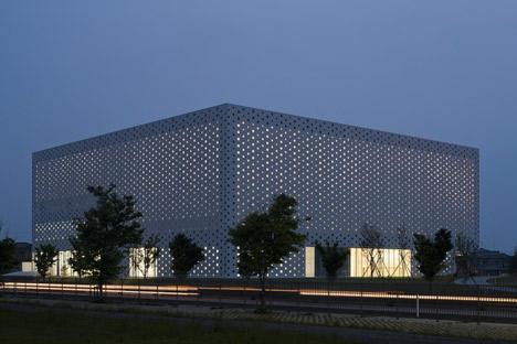Kanazawa Umimirai Library by Coelacanth K&H Architects Kanazawa Umimirai Library by Coelacanth K&H Architects