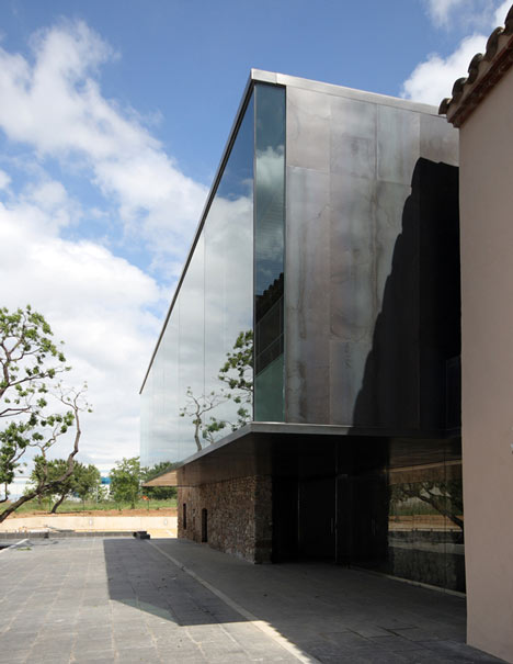 Grifols Academy by TWO/BO Arquitectura and Luis Twose Grifols Academy by TWO/BO Arquitectura and Luis Twose