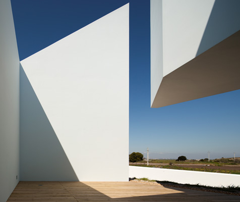 House in Possanco by ARX Portugal Arquitectos
