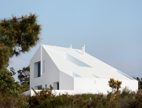 House in Possanco by ARX Portugal Arquitectos