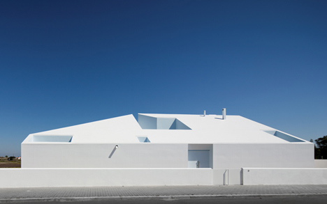 House in Possanco by ARX Portugal Arquitectos