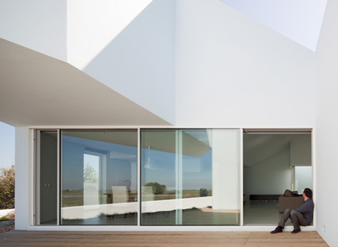 House in Possanco by ARX Portugal Arquitectos