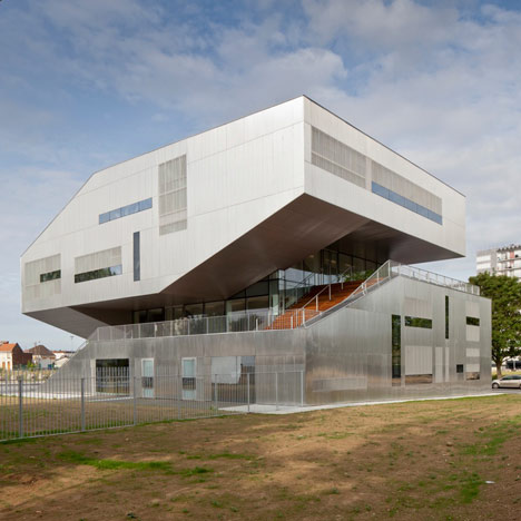 Neighbourhood Centre by Colboc Franzen & Associés