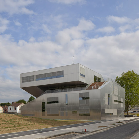Neighbourhood Centre by Colboc Franzen & Associés