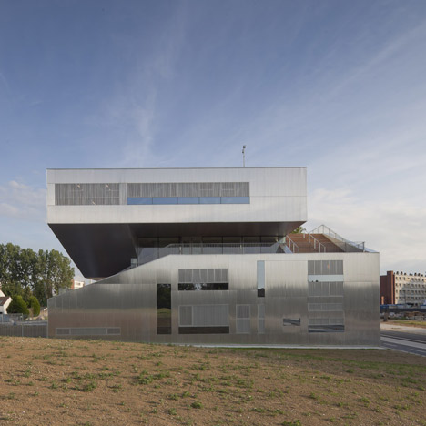 Neighbourhood Centre by Colboc Franzen & Associés