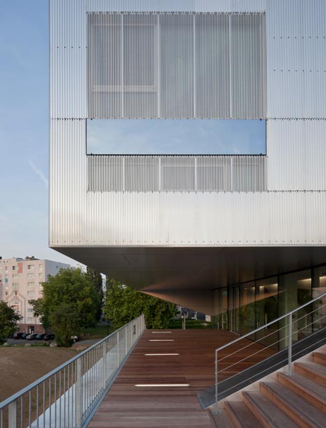 Neighbourhood Centre by Colboc Franzen & Associés