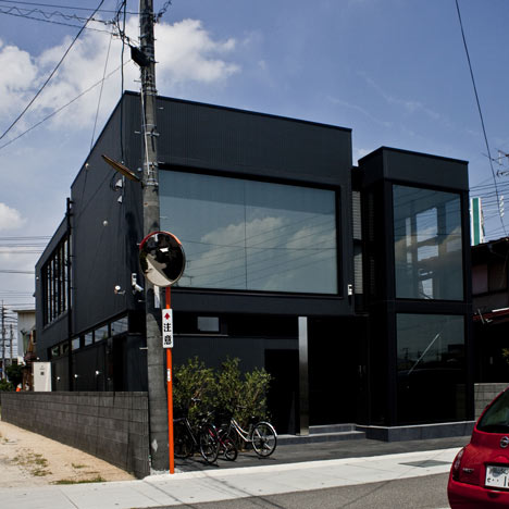 Black Slit House by Three.Ball.Cascade