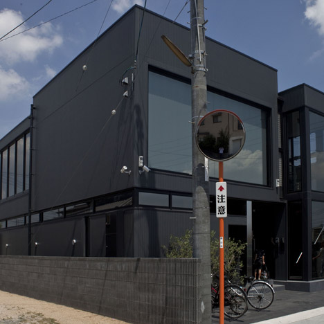 Black Slit House by Three.Ball.Cascade