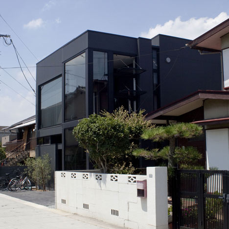 Black Slit House by Three.Ball.Cascade