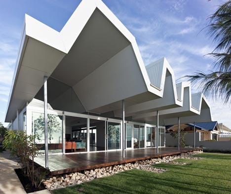 Florida Beach House by Iredale Pedersen Hook