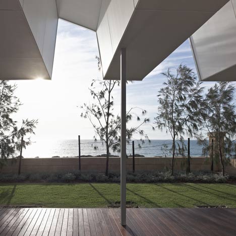 Florida Beach House by Iredale Pedersen Hook