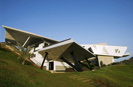 House at Alibag by Malik Architecture House at Alibag by Malik Architecture