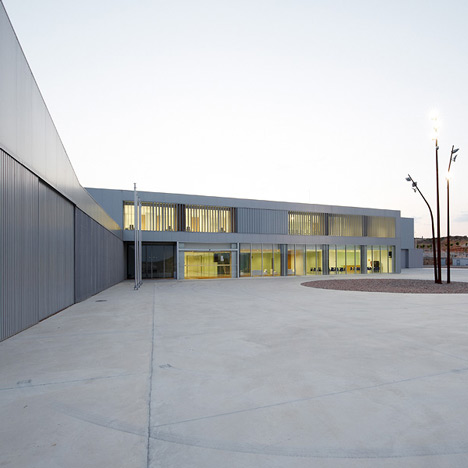 Instituto de Investigacion de Vehiculos by ACXT