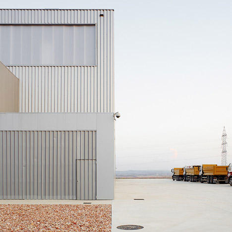 Instituto de Investigacion de Vehiculos by ACXT