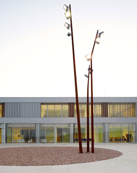 Instituto de Investigacion de Vehiculos by ACXT