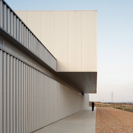 Instituto de Investigacion de Vehiculos by ACXT
