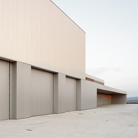 Instituto de Investigacion de Vehiculos by ACXT