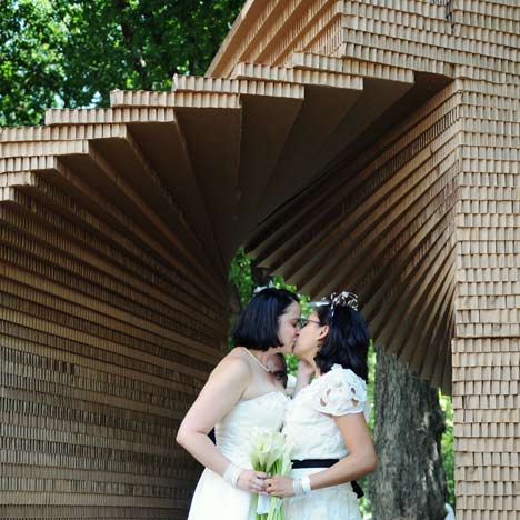 Kiss by Z-A Studio