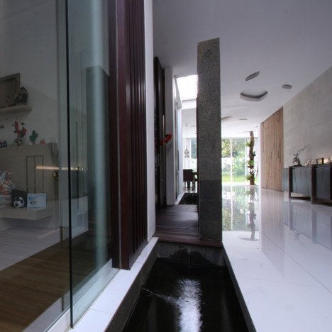 R-House by Budi Pradono R-House by Budi Pradono