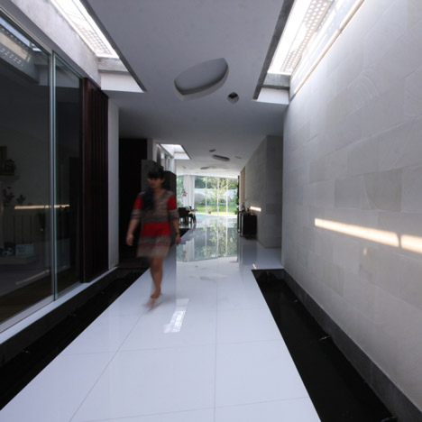 R-House by Budi Pradono R-House by Budi Pradono
