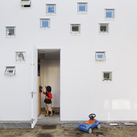 Room Room by Takeshi Hosaka Room Room by Takeshi Hosaka