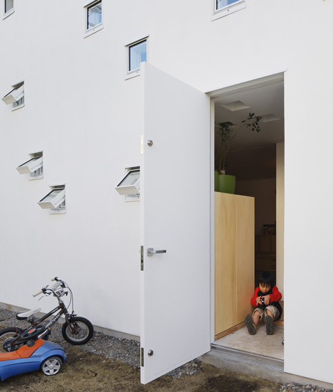 Room Room by Takeshi Hosaka Room Room by Takeshi Hosaka