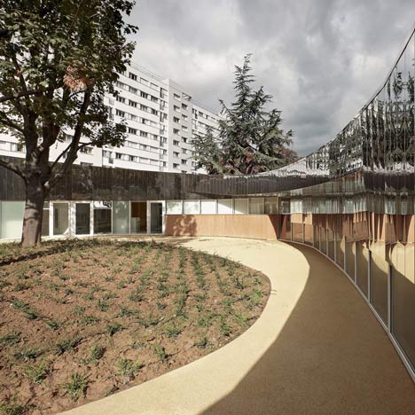 Crèche Binet by Béal and Blanckaert Crèche Binet by Béal and Blanckaert
