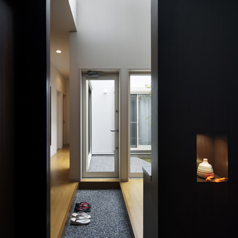 Hansha Reflection House by Studio SKLIM