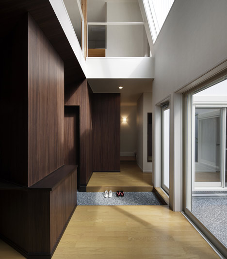 Hansha Reflection House by Studio SKLIM