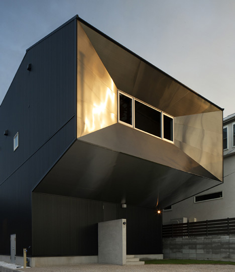 Hansha Reflection House by Studio SKLIM
