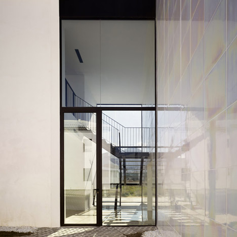 Music Hall and House in Algueña by Cor & Asociados